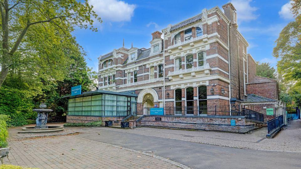 Liverpool Aigburth Sefton Park Hotel By Belvilla
