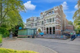 Liverpool Aigburth Sefton Park Hotel By Belvilla