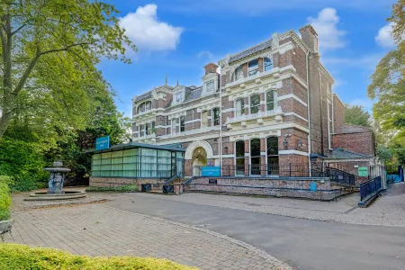 Liverpool Aigburth Sefton Park Hotel By Belvilla