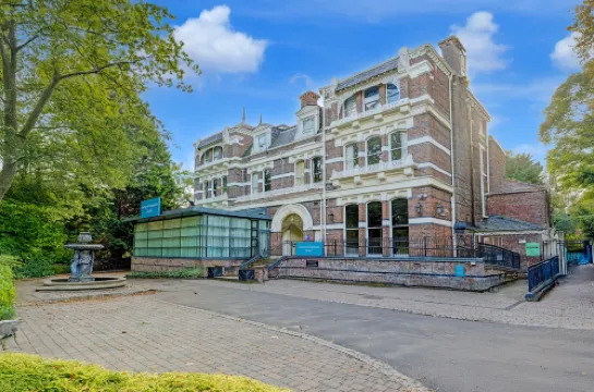 Liverpool Aigburth Sefton Park Hotel By Belvilla