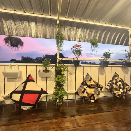 Ree Riverside Hotel Отели рядом с достопримечательностью «Тхонбури»