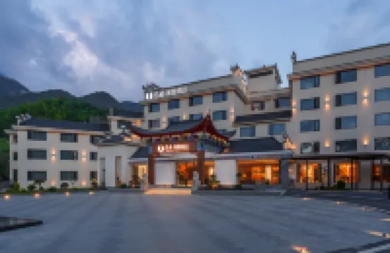 Jianguo HIDDEN Hotel (Huanggang Luotian Tiantangzhai Scenic Area Branch) - parking