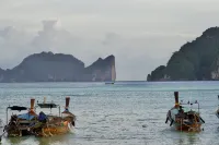 Bayview Resort Phi Phi Island - Beach Front Resort Hotels near Visa Diving Center