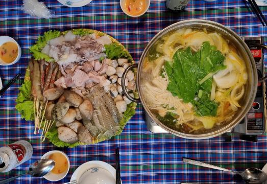 Cat Ba Serena Homestay 수영장 전경