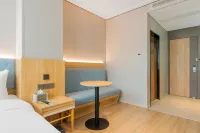 Homeinn Ease Hotel (Shanghai Wujiaochang Guozheng Center) 상하이 금융경제대학교-궈딩루/국정로 캠퍼스 주변 호텔