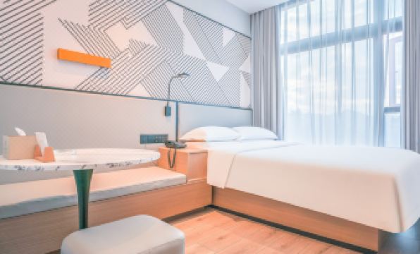 Late Arrival Lodge (Panzhihua Tianxing Lake Park)