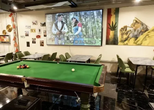 Hotel Sofia(next to the central pedestrian street) Отели в г. Хэйхэ