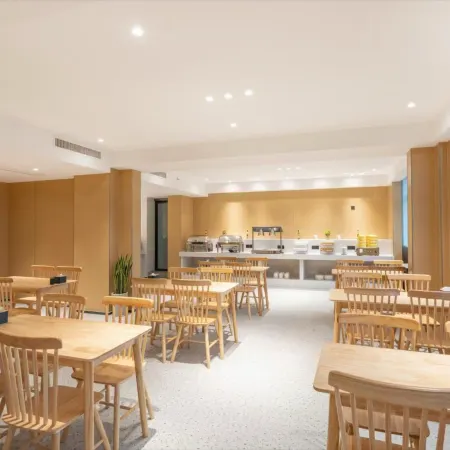 Jingfang E-Sports Hotel (Haining Yintai Branch)