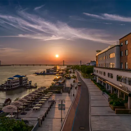 Jingzhou | Shiye Sky Garden · Riverview Holiday Hotel (Wuyi Road Branch)