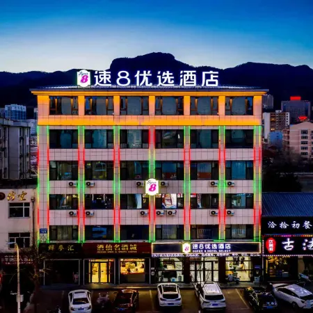 Super 8 Hotel (Chengde Weichang Hedong Branch)