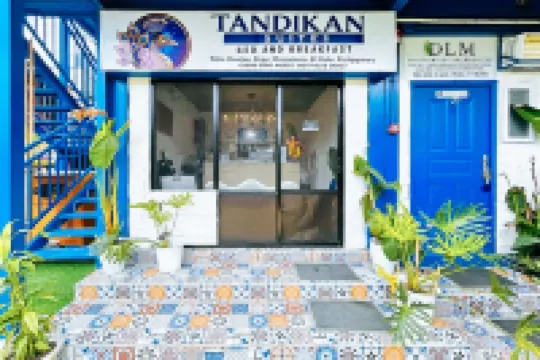 RedDoorz Plus at Tandikan Suites Caalan El Nido