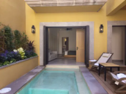 Designer Retreat in Centro Heated Pool & Views