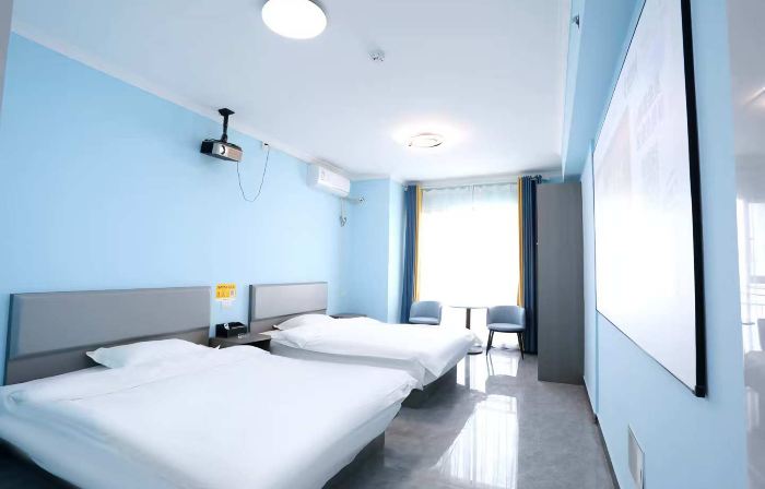 Pingdingshan Atour Hotel