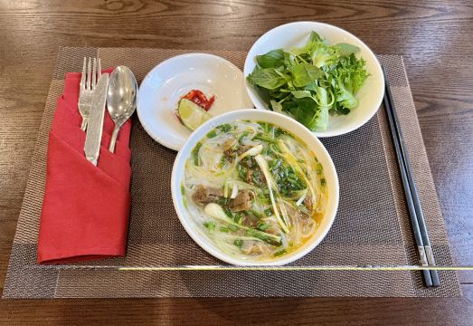 파라곤 노이 바이 호텔 & 풀