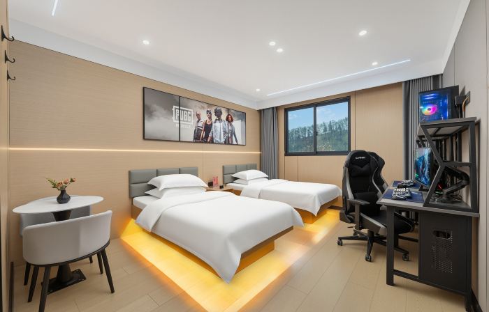No. 7 E-Sports Hotel (Wuling Nightless City)