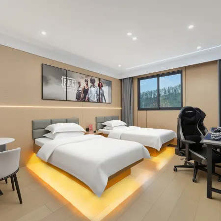 No. 7 E-Sports Hotel (Wuling Nightless City)