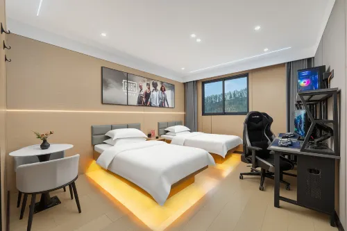 No. 7 E-Sports Hotel (Wuling Nightless City)