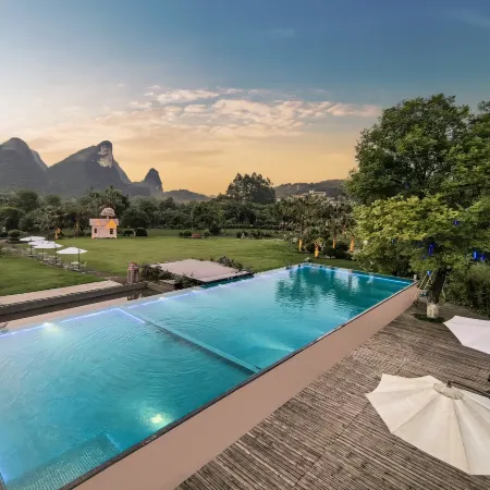Panlong Lishore Resort (Yangshuo West Street Liriver)