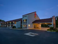 Red Roof Plus+ Mt Pleasant - Patriots Point Hotels in Mount Pleasant