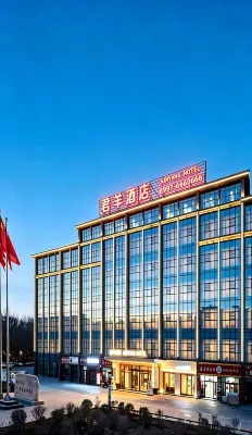 Junyang Hotel (Aksu Railway Station Old Street Night Market) Hotels in 