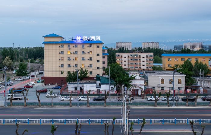 Check in at Pai Hotel (Yining Kazanqi Happy Carnival Smart Cultural Tourism Branch）