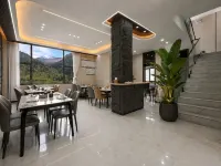 MU Mujing · Scenic View Chinese Inn (Mount Siguniang Scenic Area) Hotels in Xiaojin