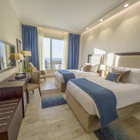 Helnan Mamoura Hotel & Events Center Отели рядом с достопримечательностью «Пляж Мамура»