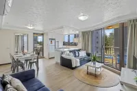 Boulevard North Holiday Apartments - balcony