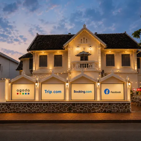 MONSANE VILLA (Centrally located, opposite the night market) Отели рядом с достопримечательностью «Ват Ахам»