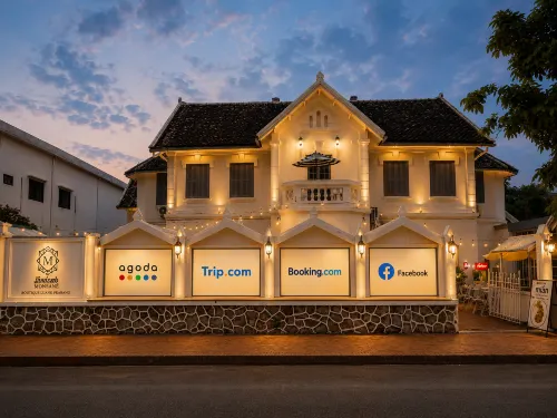 MONSANE VILLA (Centrally located, opposite the night market)