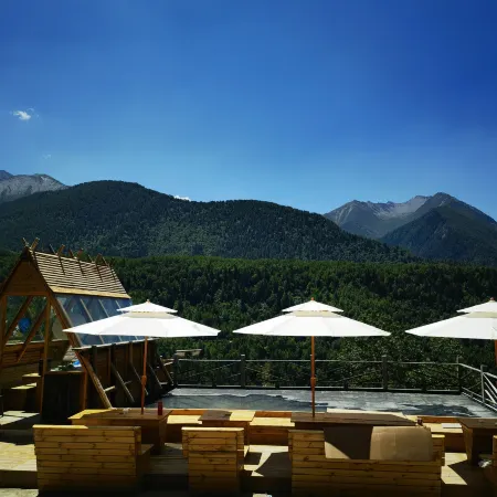 Four Girls Mountain Lanxi Wild Luxury Hotel (Changpinggou Scenic Area Branch)