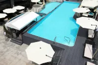 WesternLife Hotel - Pools