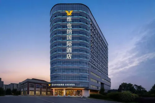 Vienna International Hotel (Wuhu Fantasy Kingdom Nanxiang Wanshang Auto Parts City)