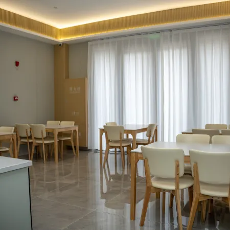Yunqi Hotel