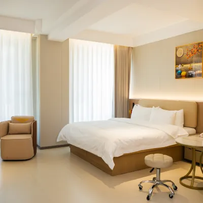 Pulandian Seaside Four Seasons Hotel (Pulandian Wanda Plaza) Hotels near Binhai Road