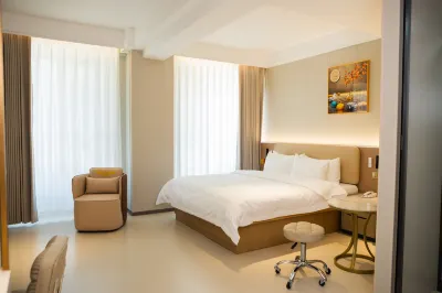 Pulandian Seaside Four Seasons Hotel (Pulandian Wanda Plaza) Hotels in Pulandian District