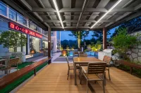 Laojunshan Yujunzhaihui Leisure Homestay (Zhongling Cableway Store) - Pools