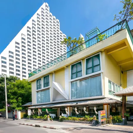 Royal Ivory Sukhumvit Nana Отели рядом с достопримечательностью «Станция BTS Нана»