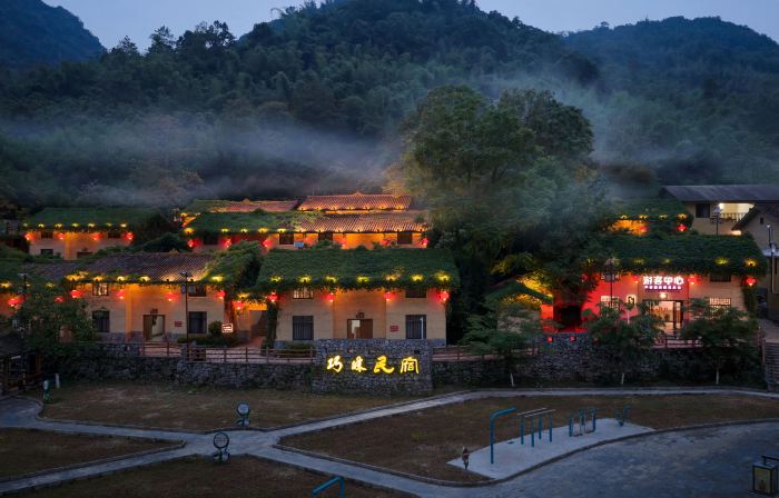 Cotton Tiankeng Hotel