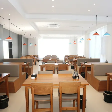 Yuyang Smart Hotel (Grassland Sky Road)