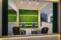Funky Monkey Hotel Hostel and Apartment with Rooftop Bar - 3-Sterne
