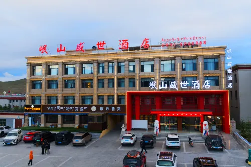 Minshan Shengshi Hotel - ที่มีที่จอดรถ