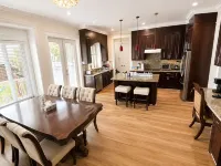 Tranquil Ensuite near Oakridge Mall and Skytrain - Guest houses