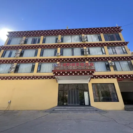 Jiangwan Cinema Homestay Hotel (Markam Rumei)
