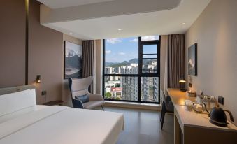 Atour Hotel (Zhangjiajie Yongding District Tianmenshan Cableway Station)