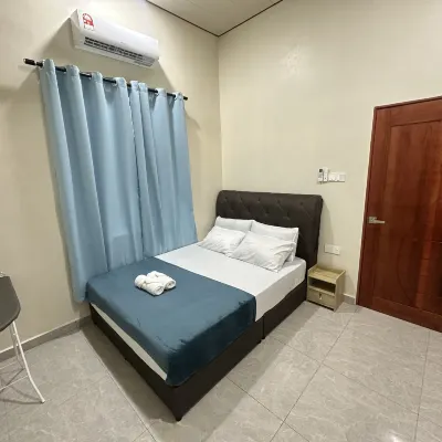 Homestay Moonlit Garden 鄰近雪邦黄金海岸的酒店