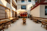Cuoyu Hotel (Lhozhag Sexiang) - parking