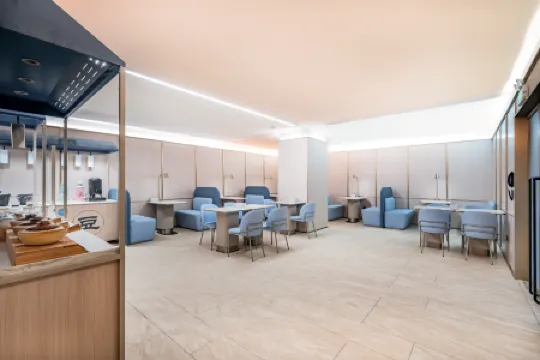 HanTing Hotel (Beijing Shijingshan Wanda Plaza) Отели рядом с достопримечательностью «Wuhan Garden»