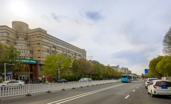 Wassim Hotel (Urumqi Airport Degang Wanda)