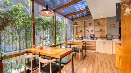 G Joyful Chujian Hotel (Kunming Old Street) Отели рядом с достопримечательностью «World Horti-Expo Garden»